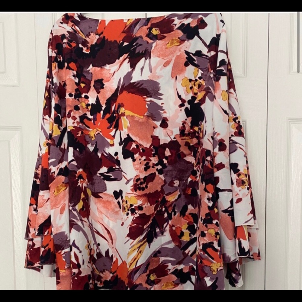 Beautiful spring top - Picture 2 of 3